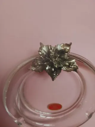 N 2 posaceneri in cristallo.uno con decoro floreal