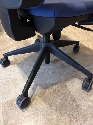 Silla de escritorio azul y negra