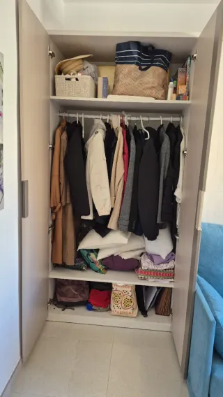 Cama abatible, sofá y armario. GlicerioChaves