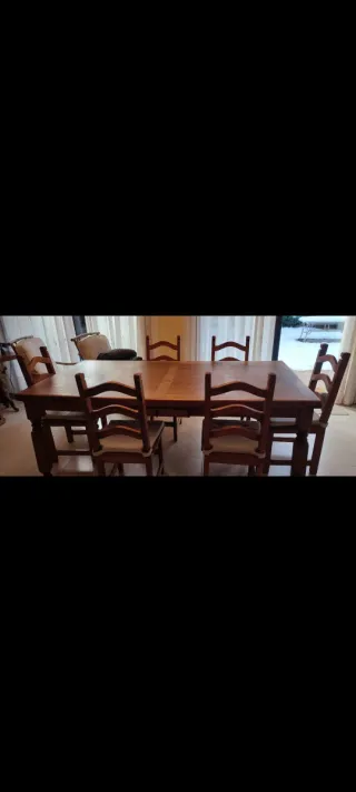 Mesa de comedor de madera maciza
