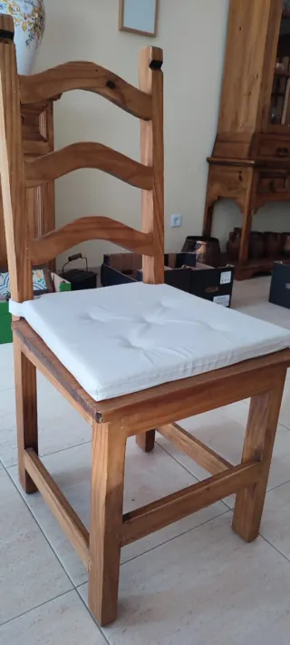 Mesa de comedor de madera maciza