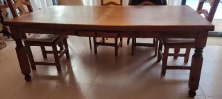 Mesa de comedor de madera maciza