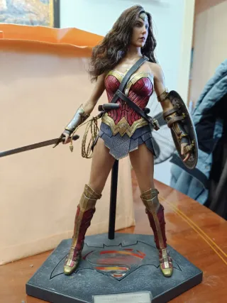 Hot Toys Wonder Woman Liga de la Justicia