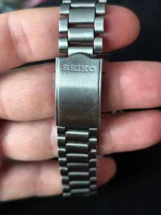 Reloj Seiko 5 Automático Negro y Dorado