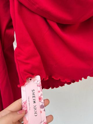 Blusa hombros descubiertos con mariposas