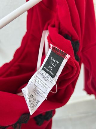 Blusa hombros descubiertos con mariposas