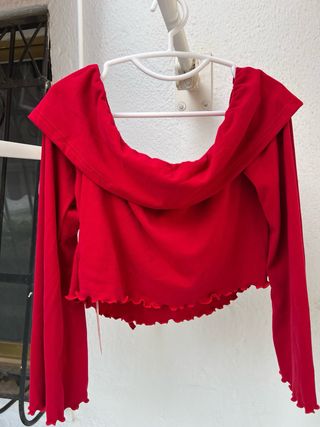 Blusa hombros descubiertos con mariposas