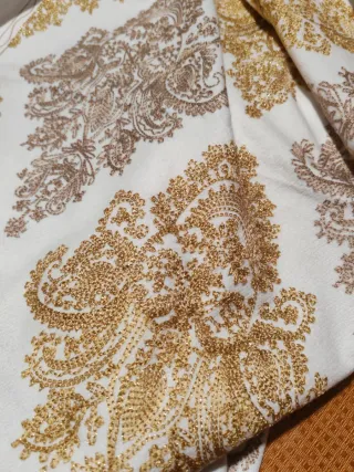 Stola damascata oro e bianca con frange