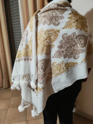 Stola damascata oro e bianca con frange