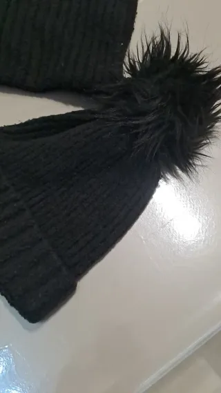 Berretto e scaldacollo nero