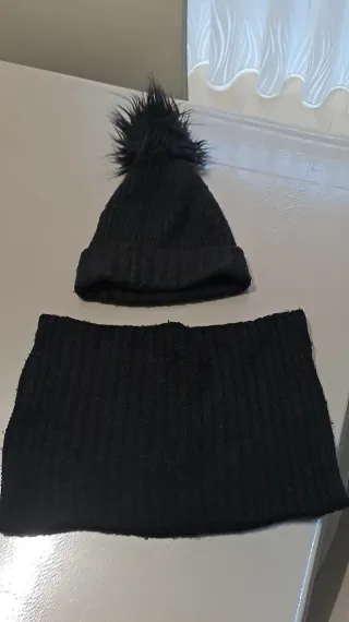 Berretto e scaldacollo nero