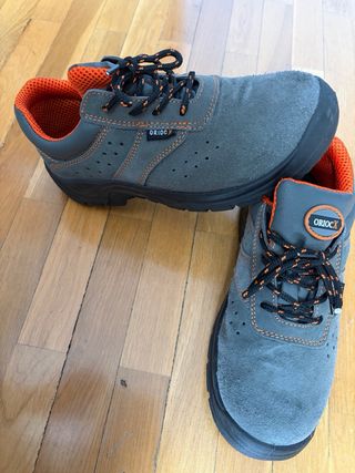 Zapatillas de trabajo Oriocx grises y naranjas
