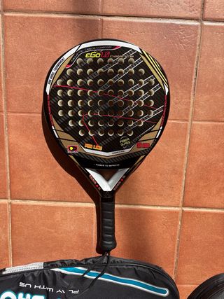 Raquetas de pádel Head y Drop Shot con sus fundas.