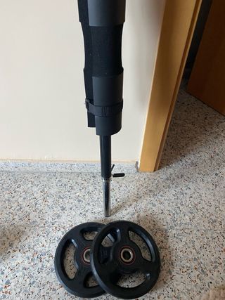2 discos de pesa 5 kg + barra con almohadilla