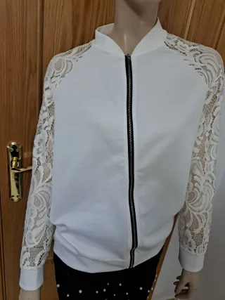 Chaqueta blanca con encaje