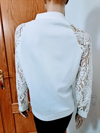 Chaqueta blanca con encaje