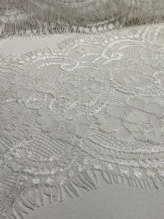 Renda Chantilly Cílios Branca 15cm x 3,10m