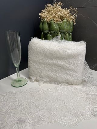 Renda Chantilly Cílios Branca 15cm x 3,10m