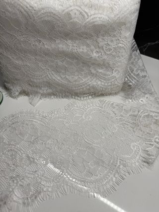 Renda Chantilly Cílios Branca 15cm x 3,10m