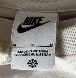 Camiseta Nike Blanca con Logo Swoosh