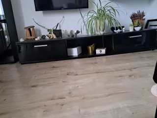 Se regala Mueble de salón negro.