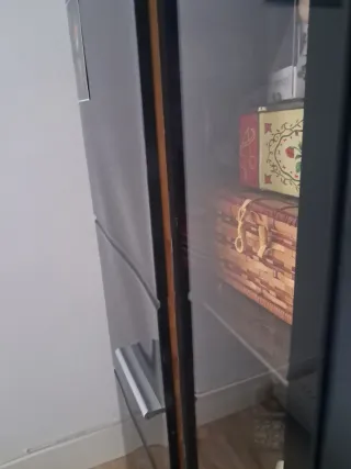 Se regala Mueble de salón negro.