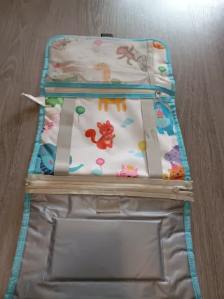 Cambiador de bebé con animales