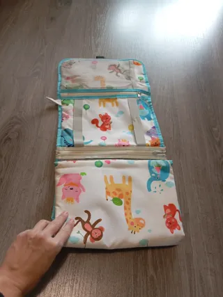 Cambiador de bebé con animales