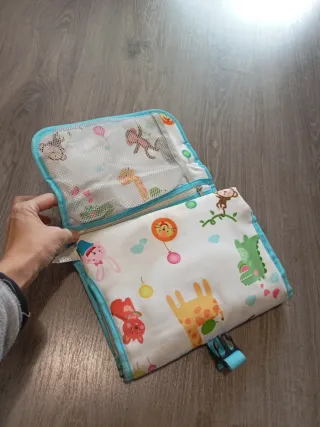 Cambiador de bebé con animales
