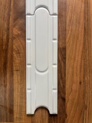 Cenefa blanca decorativa