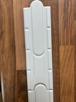 Cenefa blanca decorativa