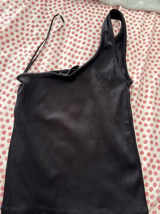 Top negro de un hombro