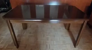 Mesa de comedor de madera