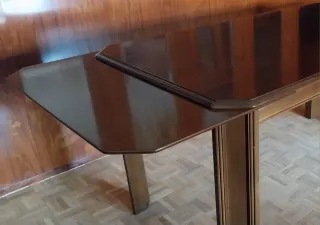 Mesa de comedor de madera