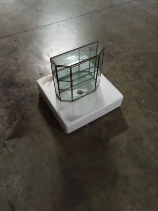 Vitrina de cristal dorada