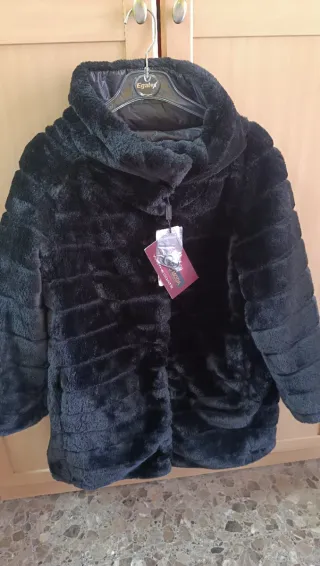 Abrigo pelo negro reversible talla única