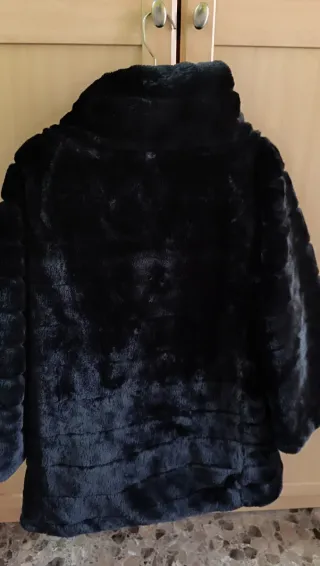 Abrigo pelo negro reversible talla única