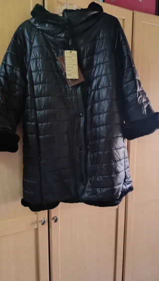 Abrigo pelo negro reversible talla única