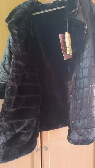 Abrigo pelo negro reversible talla única