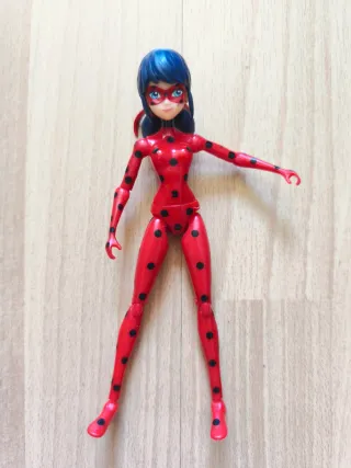 muñeca y gafas Ladybug