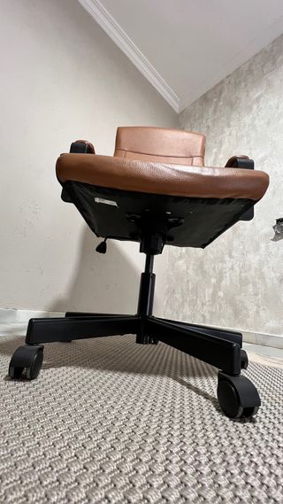 Silla giratoria IKEA MILLBERGET Marrón/Negra