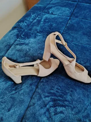 Zapatos de tacón rosa, sin marca