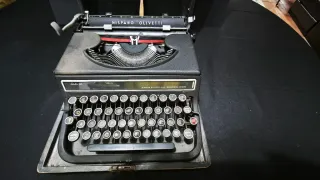 Máquina de escribir Olivetti Studio 46
