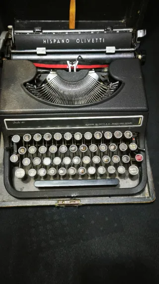 Máquina de escribir Olivetti Studio 46