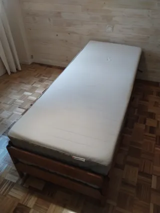 Camas apilables con colchón y cubre-colchones Ikea