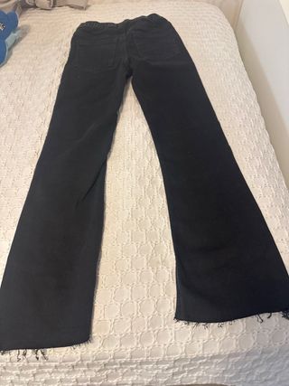 Pantalón vaquero negro campana con pedrería