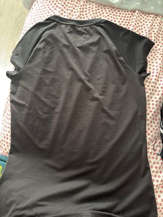 Camiseta deportiva Puma negra corta