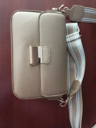 Bolso Beige con Correa Rayas Doradas