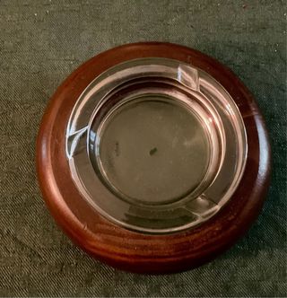 Portacenere rotondo in legno e vetro