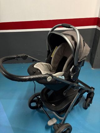 Carrito de bebé gris